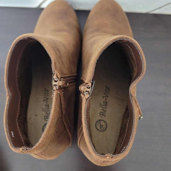 NEW Bella-Vita Bobbi Womens 7M Tan Ankle Booties Zipper & Stacked Heel/ 7CT - Picture 5 of 9